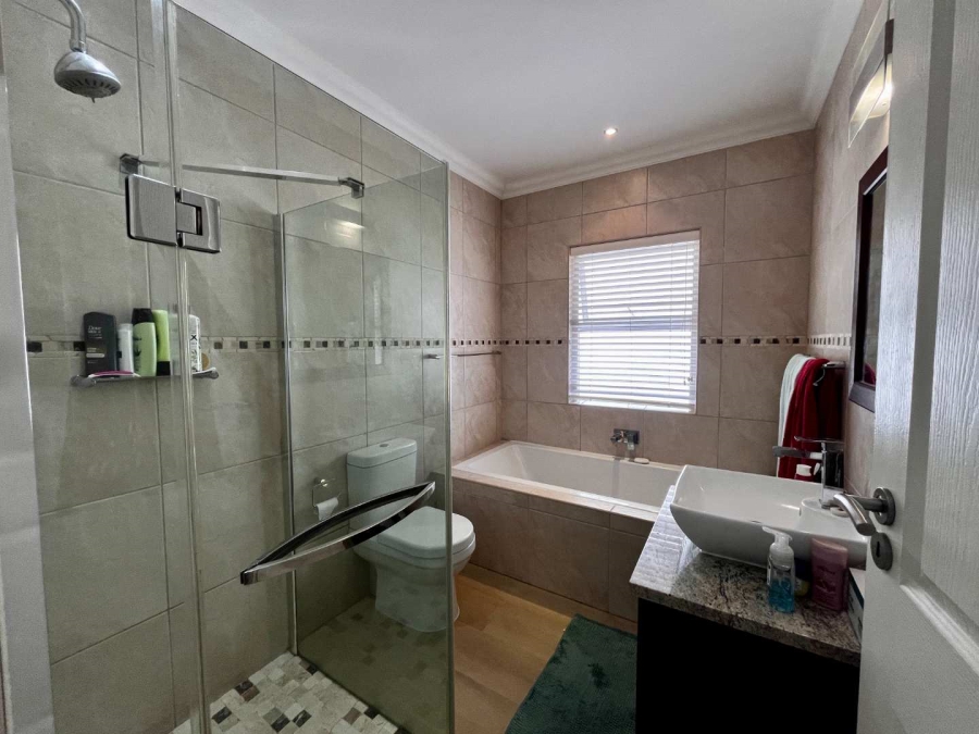 3 Bedroom Property for Sale in Hemel en Aarde Estate Western Cape